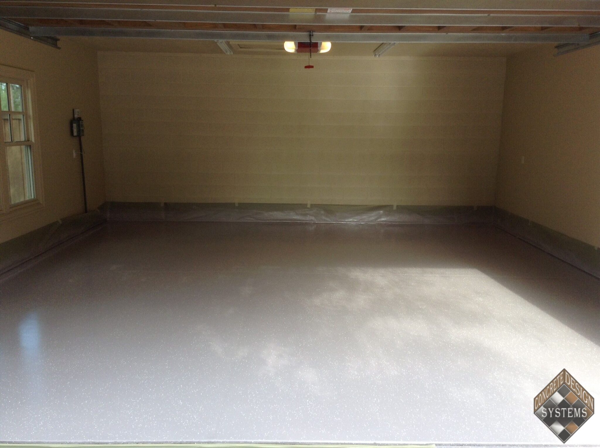 Epoxy-Dolphin-Gray-Garage-Floor-With-White-Chips