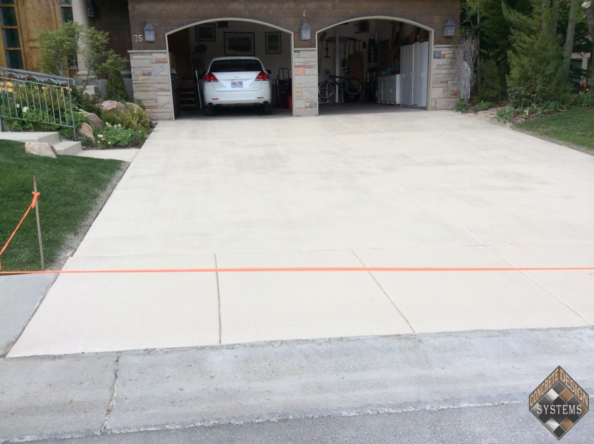 Bone-Color-Stained-Driveway
