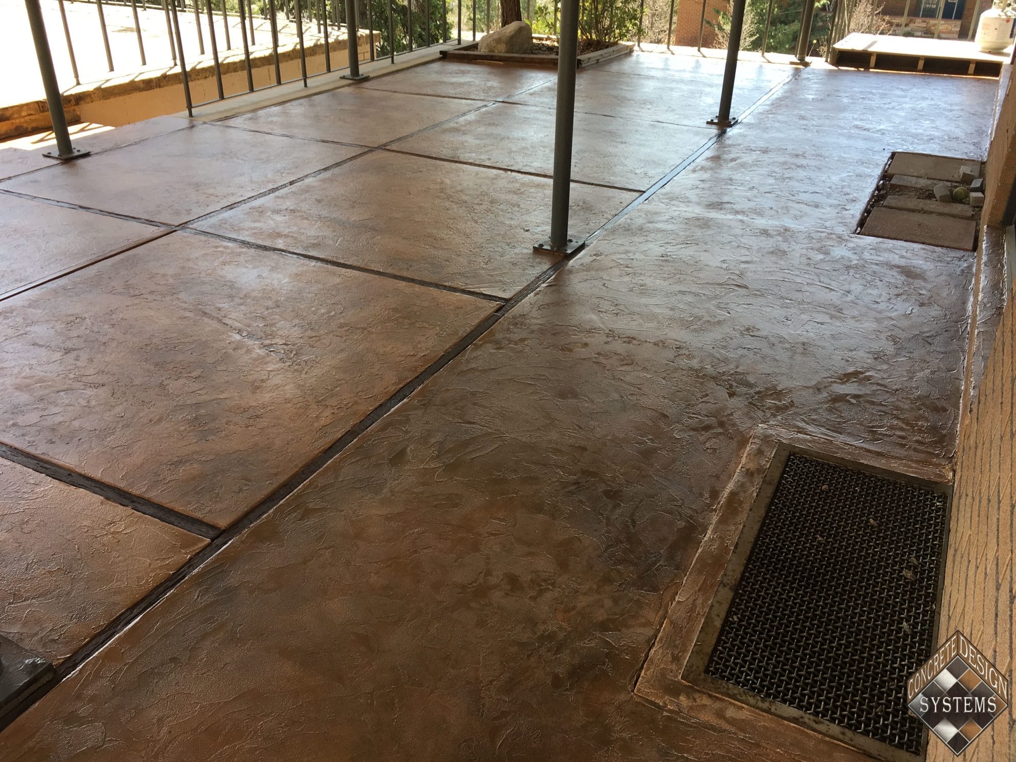 Cherokee Acid Stained Patio Overlay With Stonehenge Highlights